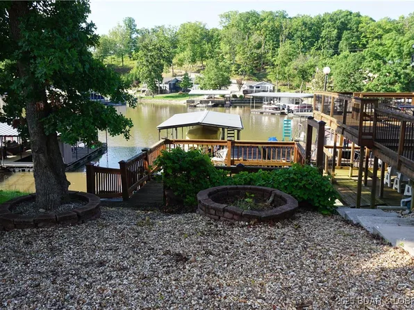 401 Putt N Bay Dr, Sunrise Beach, MO 65079