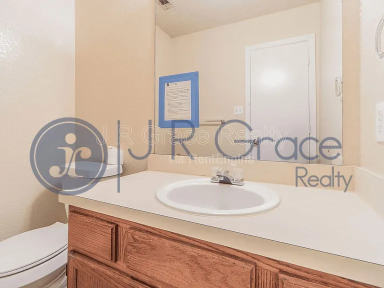 5935 Shadydell Dr — Photo 11