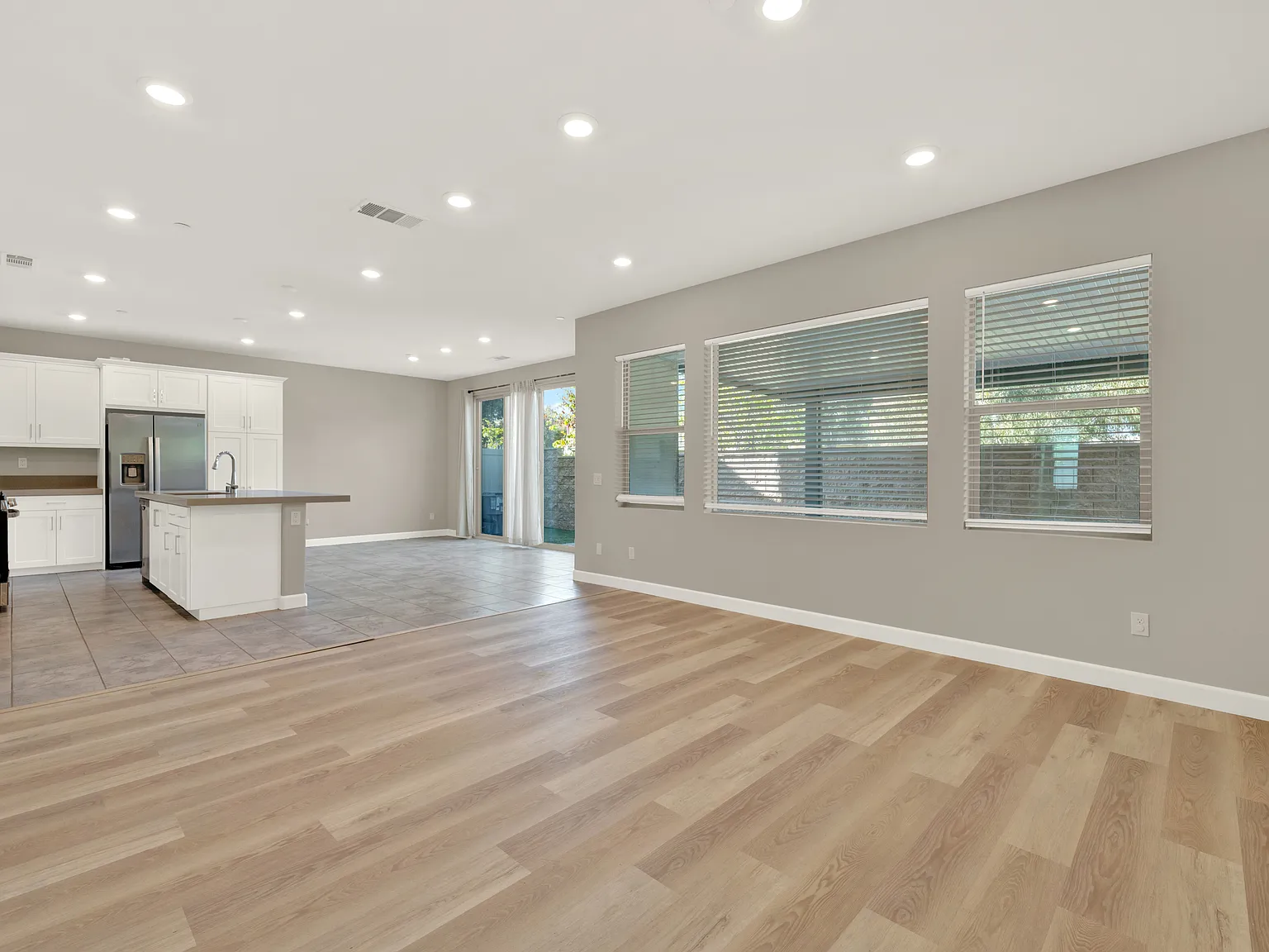 4 bed, 1950 sqft, $4,195 — Photo 2