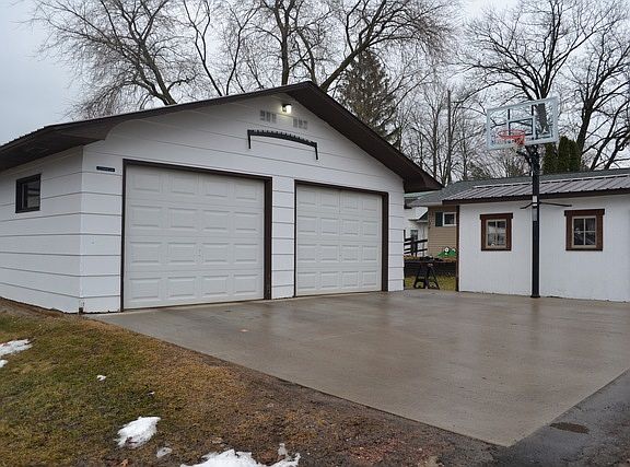 3rd image of 219 N Main St