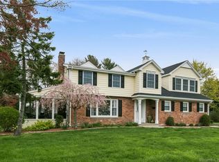 5 Mohawk Dr, Clinton, CT 06413