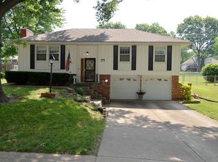 7315 N Euclid Ave, Gladstone, MO 64118