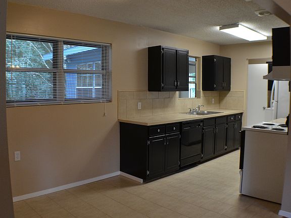 Dining area / Kitchen