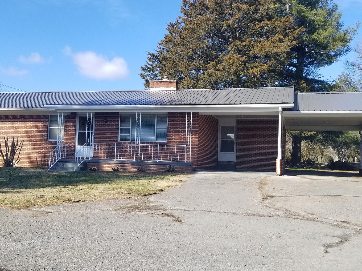 203 Russell Rd New Tazewell Tn 37825 Zillow