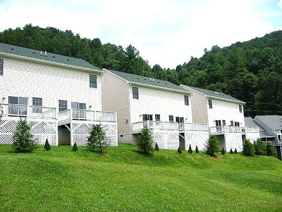 2nd image of 137 Willow Creek Cir