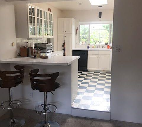 2nd image of 902 Morningside Dr NE