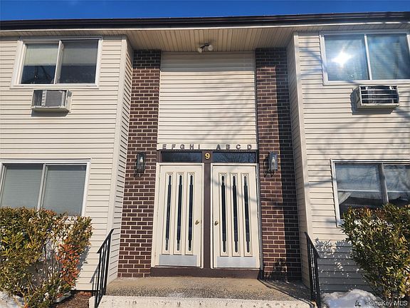 2nd image of 9G Blue Hill Commons Drive