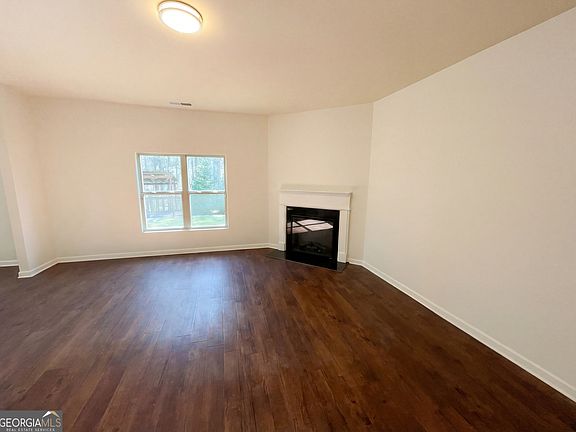 3rd image of 1209 Vienna Ct