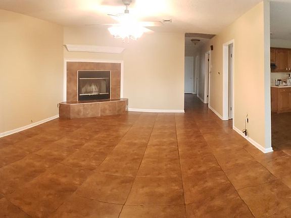 3rd image of 1349 Redwood Dr