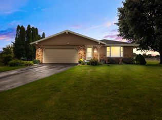 2121 Neptune Cir, Racine, WI 53404