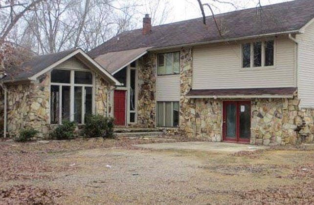 1st image of 19 Connie Rd