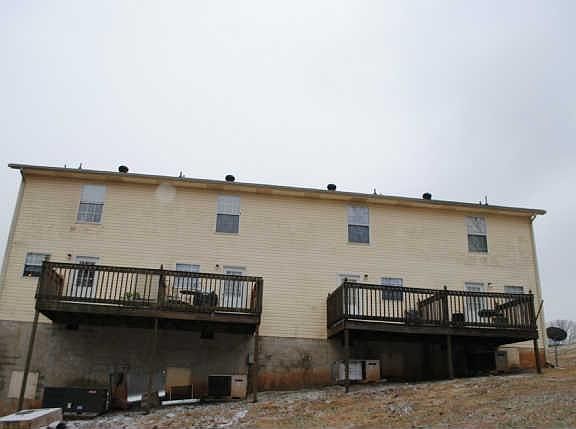 3rd image of 928 Kingsbury Dr