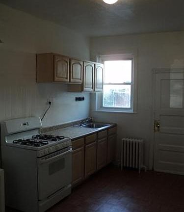 4th image of 5621 Washington Ave