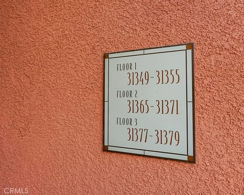 2 bed, 1101 sqft, $2,300 — Photo 3