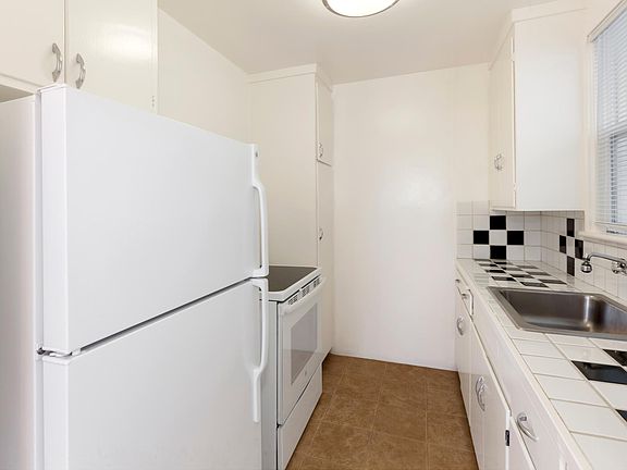3rd image of 455 Euclid Ave APT 105