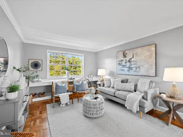 1704 W Abingdon Dr APT 301, Alexandria, VA 22314