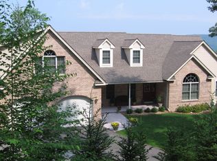 267 Chanterwood Rd, Lee, MA 01238