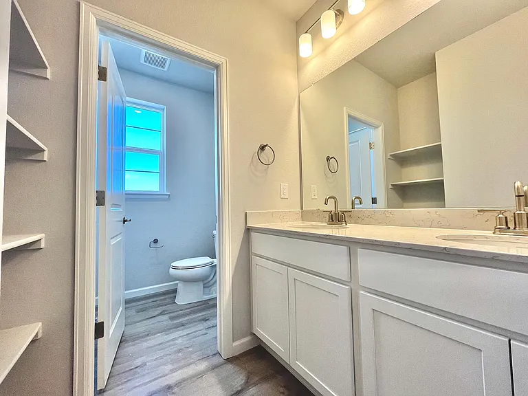 Shared bathroom on the second floor