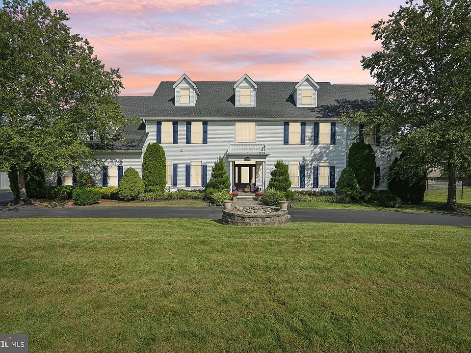 2nd image of 3008 New Albany Rd