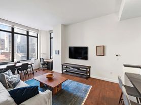 101 W 24th St