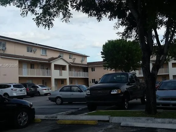 3021 W 76th St #C212, Hialeah, FL 33018
