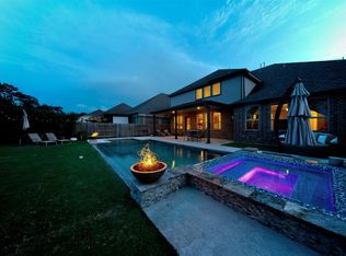 1013 Goose Creek St, Webster, TX 77598