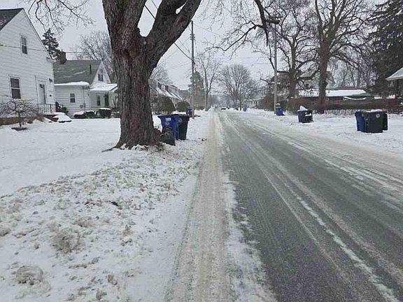 3rd image of 4816 Stickney Ave