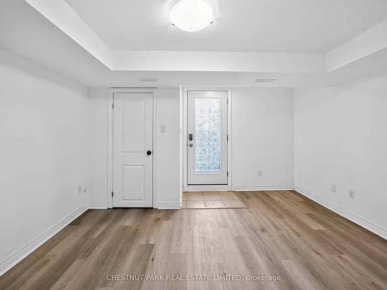 2823 Saint Clair Ave E #LOWER — Photo 12