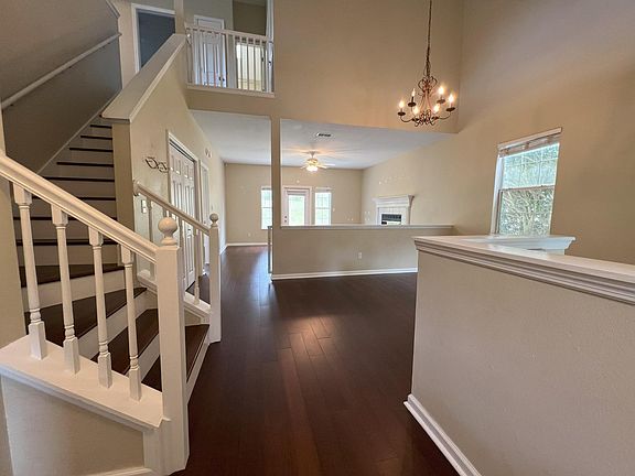 2nd image of 1517 Applewood Way