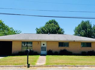 903 N Lamb St, Bowie, TX 76230
