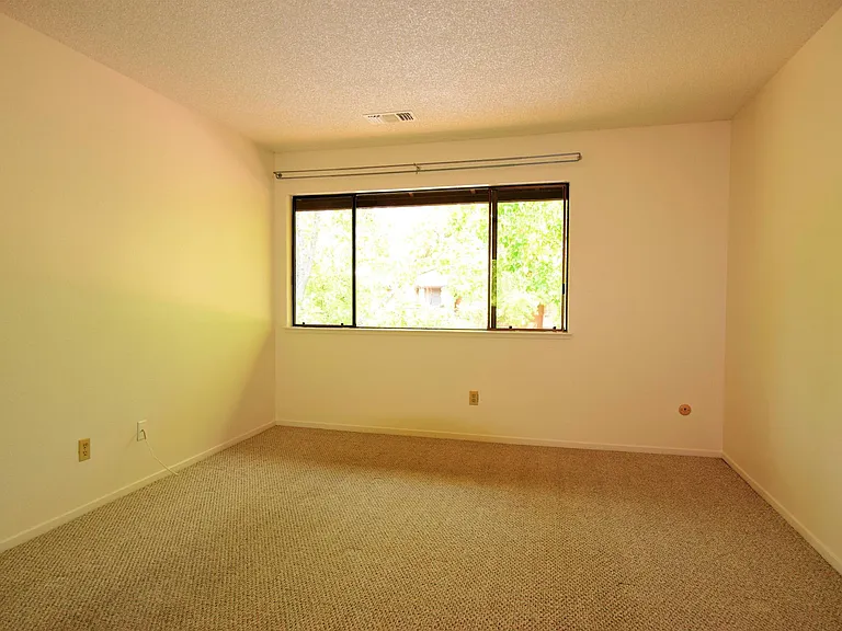 436 Bernice Ln — Photo 8