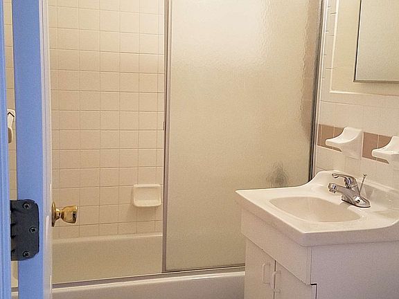 4th image of 165 Jefferson Ave #2