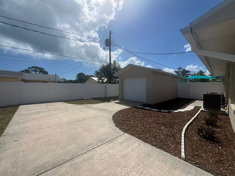 5173 Pineland Ave — Photo 23