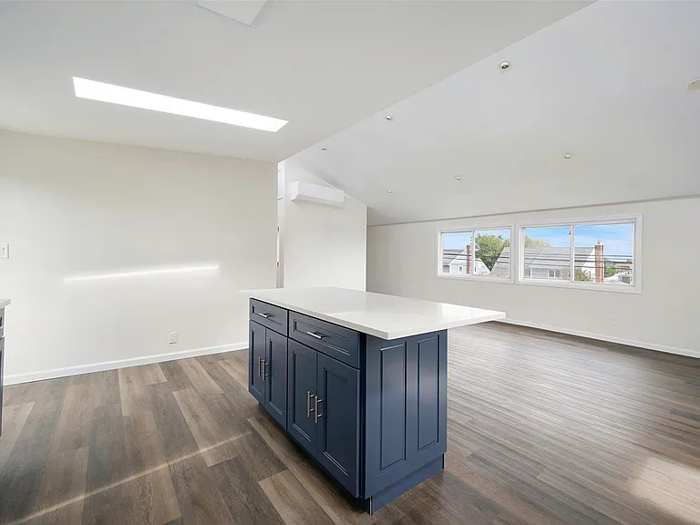 110 East Dr — Photo 3