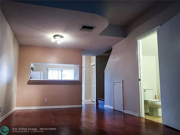 2nd image of 7927 Sanibel Dr