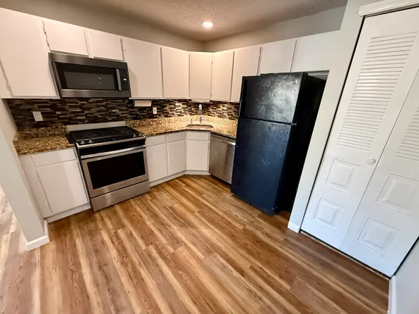 197 Larch Ln, Mahwah, NJ 07430