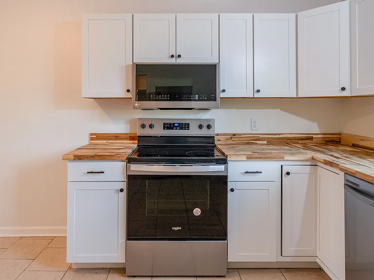 706 E Pinetree Blvd — Photo 44