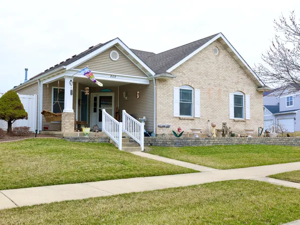 868 Meadowbrook Dr, Lowell, IN 46356