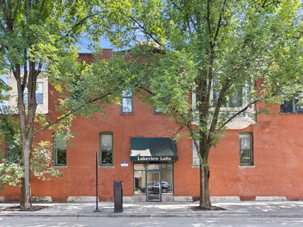 3201 N Seminary Ave APT 201, Chicago, IL 60657