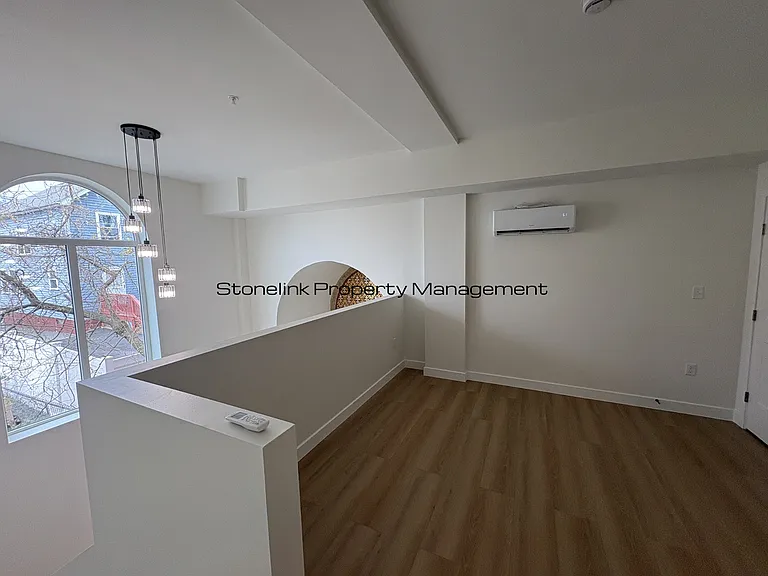 265 Manton Ave — Photo 15