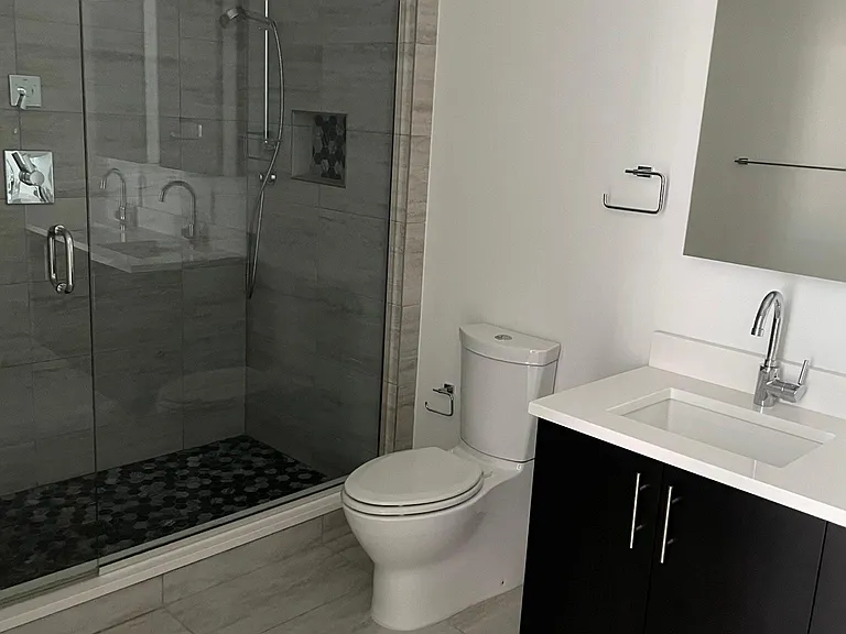 844 N American St — Photo 16