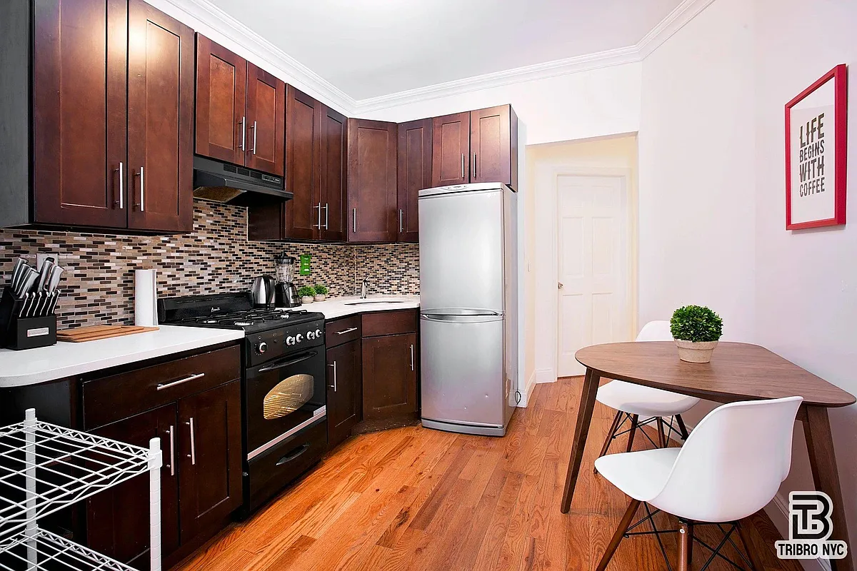 Building Photo - 162 E 105th St #2A
