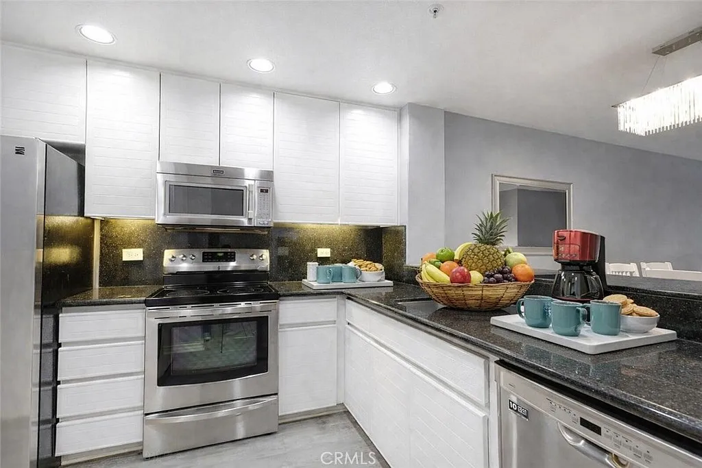 1 bed, 952 sqft, $3,000 — Photo 3