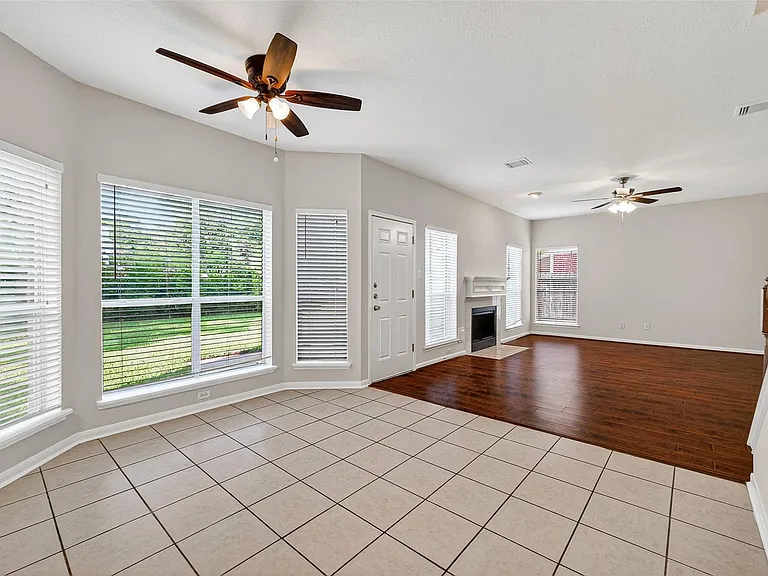 4539 Springfield Lakes St — Photo 8