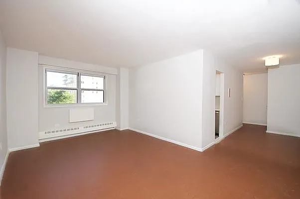 Sold by R New York | media 19