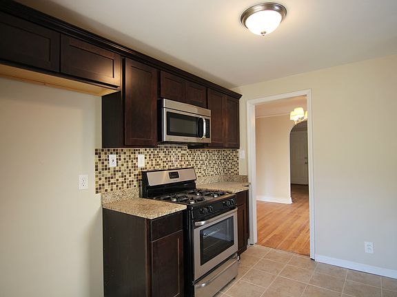 4th image of 15555 Markese Ave