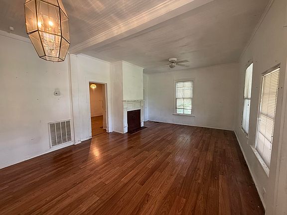 3rd image of 121 Baruch St