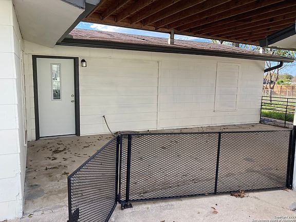 3rd image of 635 MONTICELLO CT