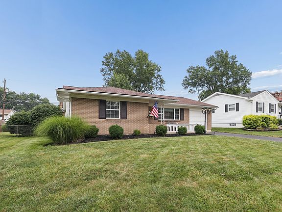 3rd image of 6480 Carriage Ln