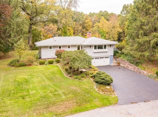 15 Dell Rd, Fairport, NY 14450